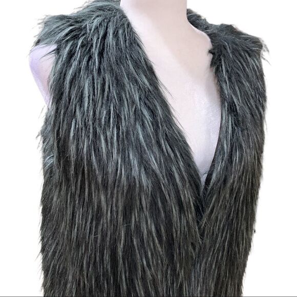 𝅺GRAY & Black Faux Fur Vest One Hook/Eye Closure Sz L - Picture 5 of 12